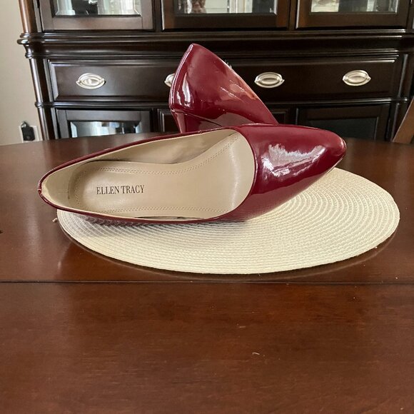 Ellen Tracey Red Pumps - Picture 5 of 8